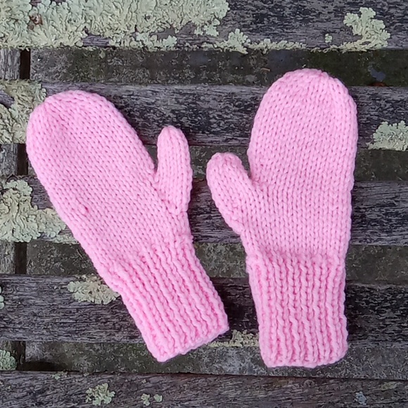 NWT Hand Crafted Handknit Girls Light Pink Mittens 2-4 Years - Picture 1 of 4